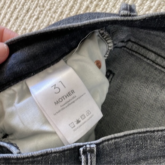 Mother High Waisted Rascal Ankle Step
Fray Jeans 31 - Picture 6 of 9
